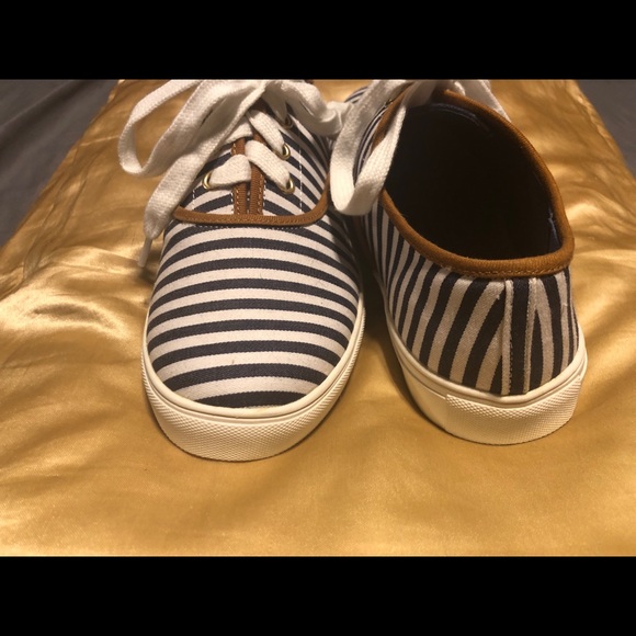 Brand new tennis shoes - Picture 4 of 5